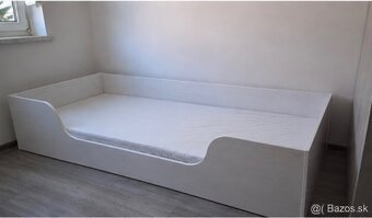 Predám bielu posteľ 90 × 200 cm - 2
