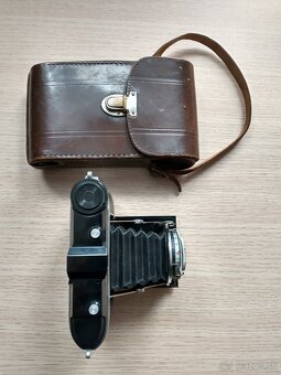 stary fotoaparat s filmom,stativ 20eur - 2