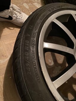 245/40 r18 - 2