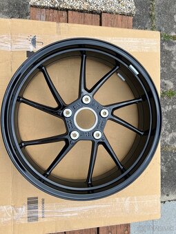 REZERVOVANE Predám nové kolesá na R1200GS 17'', originál - 2