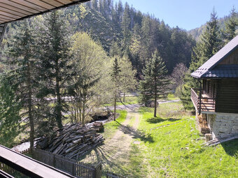 ROZPRÁVKOVÁ KOMPLETNE ZREKONŠTRUOVANÁ ZARIADENÁ CHATA NA LV - 2