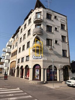 Na predaj – obchodné priestory v centre Komárna, 233 m², Pet - 2