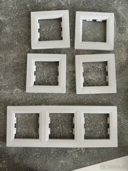 Zásuvky Schneider Asfora + rámiky - 2