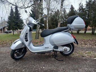 Piaggio Vespa GTS 250 - 2
