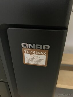 Profesionálny QNAP TS-1635AX-8G NAS server - 2