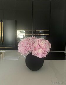 Čierna matná váza “Ball” od Cooee Design - 2