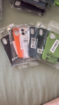 Predám kryty na iPhone 15/16 - 2