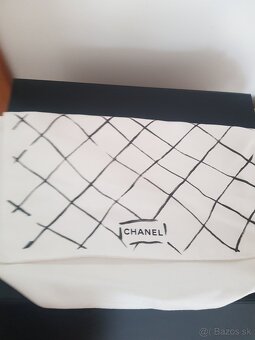 Chanel Classic Medium Flap Bag - 2