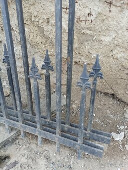 Kovové časti oplotenia - 2