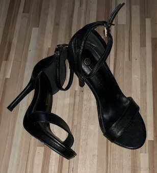 Sandale 32 na 9cm opätku - 2