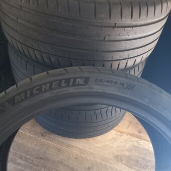 215/40 R18 - 2
