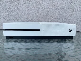 Xbox one S na 1 TB + hry FIFA 2023 a GTA 5 - 2
