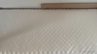 Posteľ s roštom a matracom - 2