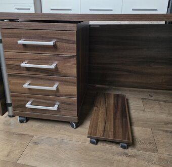 P:PRACOVNÝ STÔL - 2