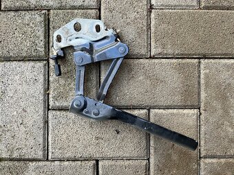 VW Passat b6 pant prednej kapoty - soferovy - 2