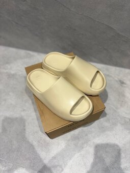 Yeezy slide - 2