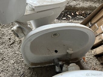 dve umyvadla a wc - 2