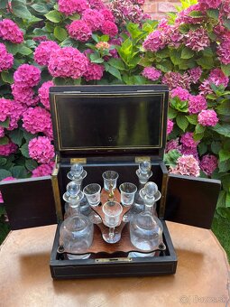 Drevený box s likérovou súpravou - RARITKA - 2