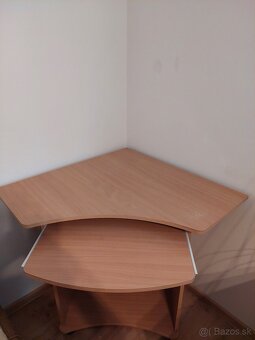 Rohový písací stolík - 2