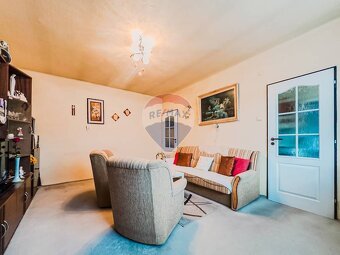 REZERVOVANÉ Na predaj priestranný 2-izbový byt v Banskej Š - 2