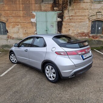 Honda Civic VIII 1.8 i-VTEC Ufo - 2