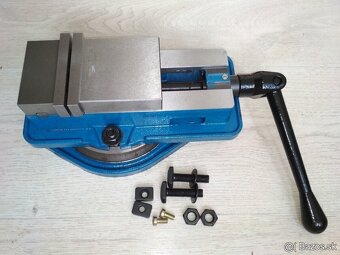 Strojný zverák 80mm otočný - 2