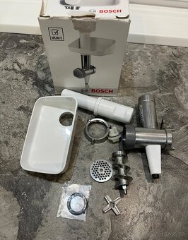 Mlynček Bosch mum 5 na kuchynský robot - 2