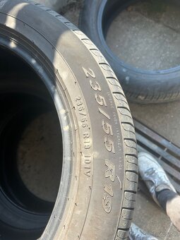 Predam gumy R19 235/55 - 2