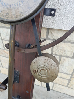 Stroj na testování pružnosti příze. John Nesbitt ltd Manches - 2