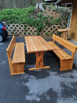 Masívne stoly s lavicami - 2