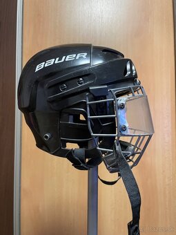 predám bauer prilbu s plexisklom - 2