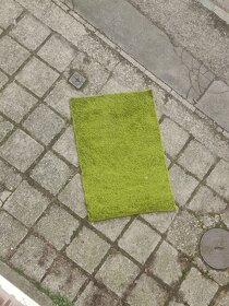 Predám zelený koberec SAMBA + podložka do kúpeľne - 2