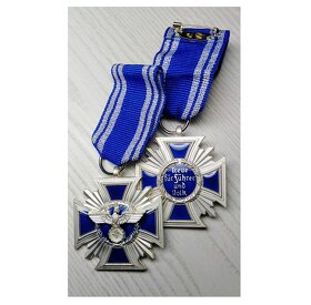 Řády a jiné vyznamenání III ŘÍŠE. Všecko jsou kopie - 2