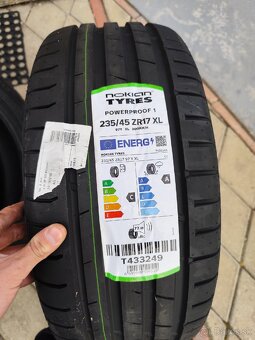 Letné pneu Nokian 235/45 R17 - 2