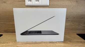 Apple MacBook Pro 15" Retina Touch Bar 2019 - 2