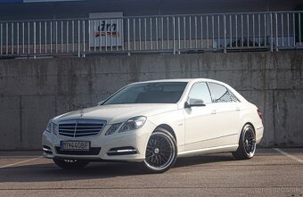 Mercedes-Benz E trieda Sedan - 2