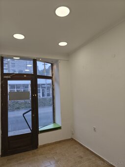 Prenajom obchodného priestoru s parkovanim v centre Trencina - 2