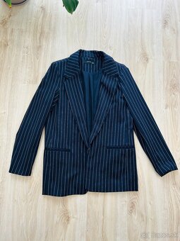 KRÁSNY SUKŇOVÝ KOSTÝM značky RESERVED - 2