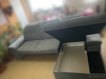 Súrne predávam gauč - 2