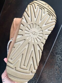 Ugg - 2