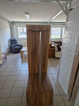 Vešiak so zrkadlom - 2