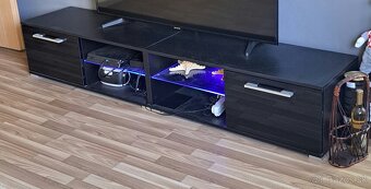 Skrinka pod TV - 2