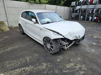 BMW 116i e 81 náhradní díly z vozu . - 2