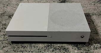 Xbox One S - 2