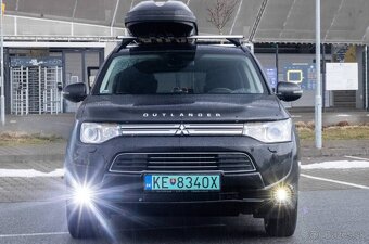 Mitsubishi Outlander 2.0 PHEV 4WD (2013) - 2