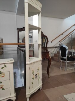 Rohová maľovaná vitrína - 2