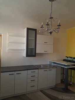 Kuchynská linka+ barový stôl so stoličkami - 2