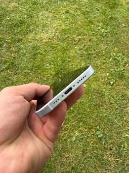 iPhone 15 - 2