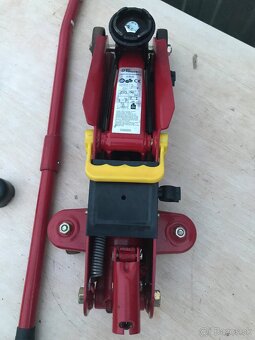 Zdvihá hydraulický - 2