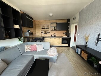 Menší zariadený 2KK širšie centrum + zasklený balkón - 2
